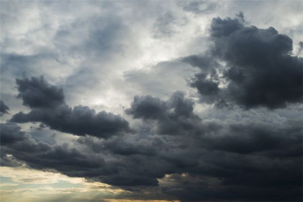 夢見烏雲 黑雲